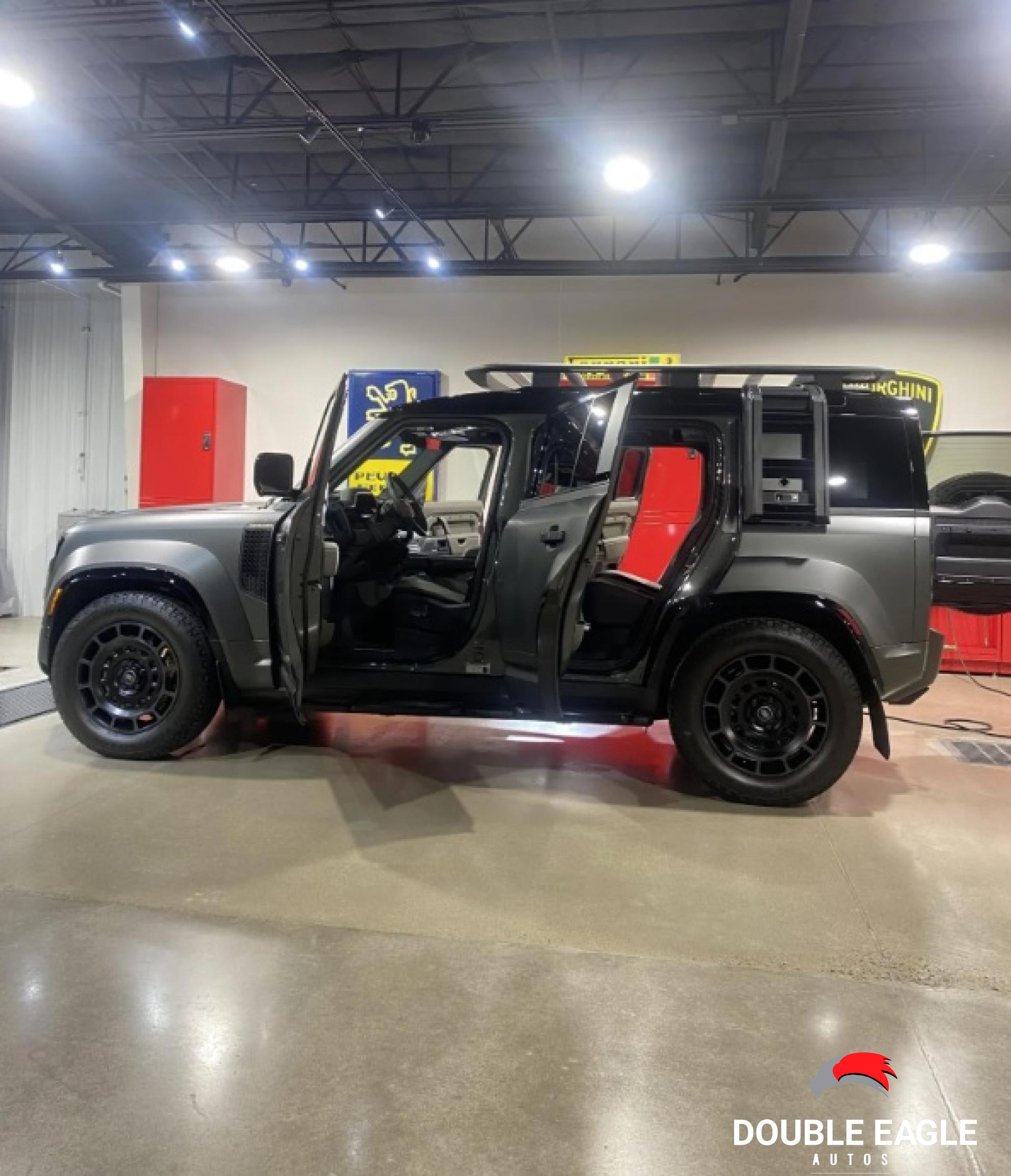 2025 Land Rover Defender 110 OCTA Edition One