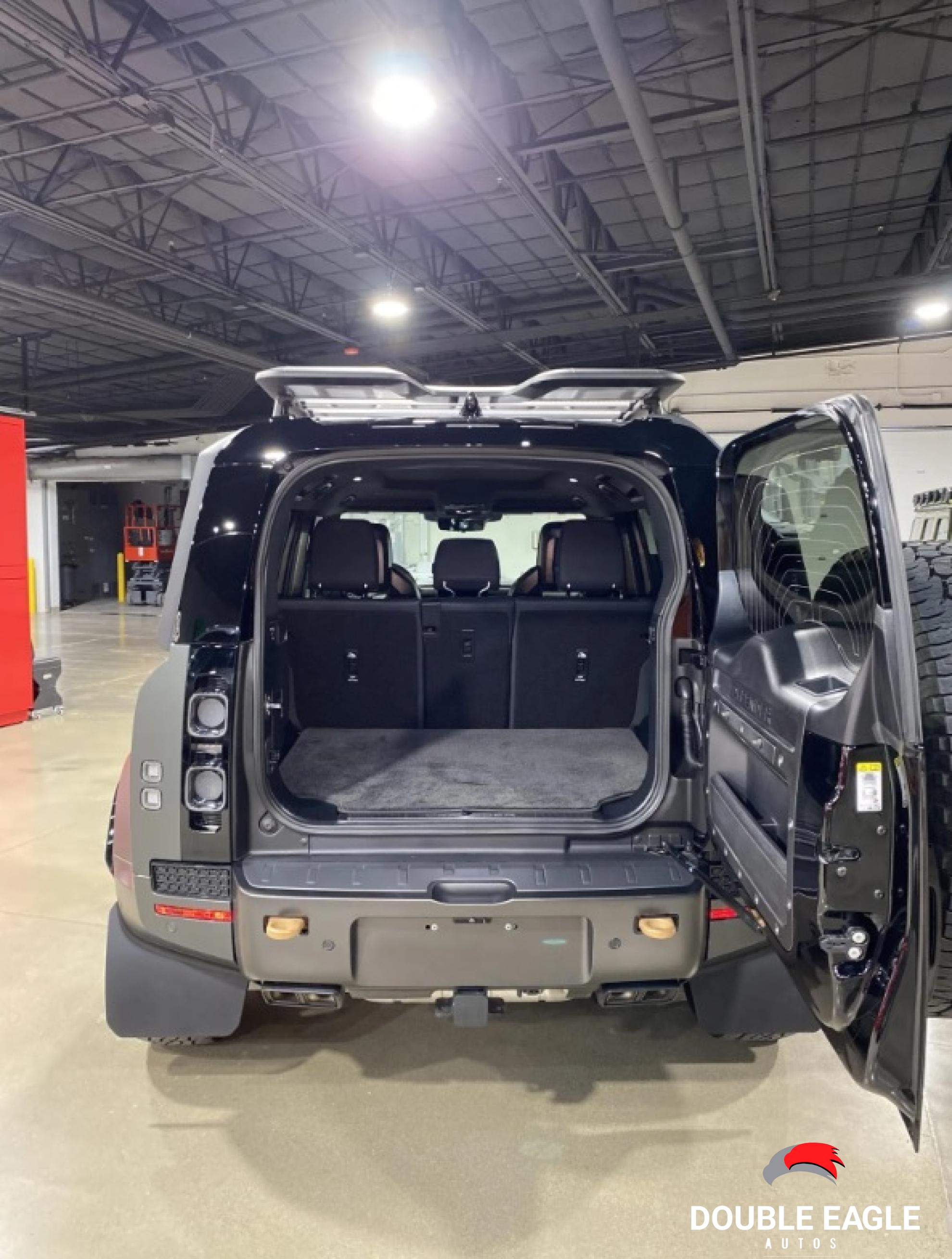 2025 Land Rover Defender 110 OCTA Edition One